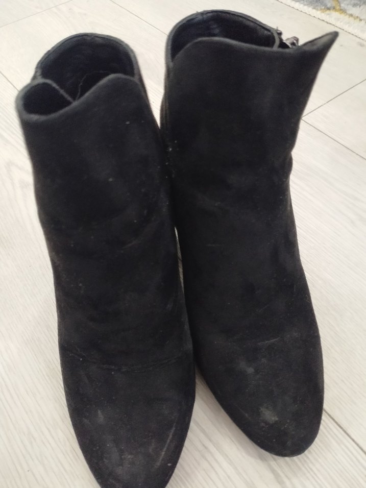 Siyah Süet Tokalı Topuklu Kadın Bot - Görsel 2