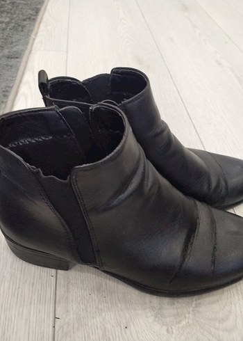 Kadın Siyah Deri Tokalı Topuklu Bot - Görsel 2