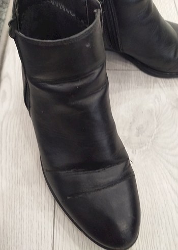 Kadın Siyah Deri Tokalı Topuklu Bot - Görsel 4
