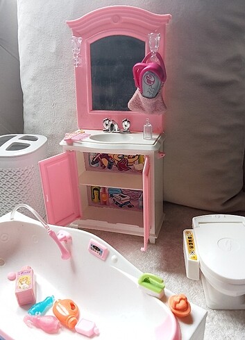 Barbie Banyo seti ve çeşitli aksesuarlar
