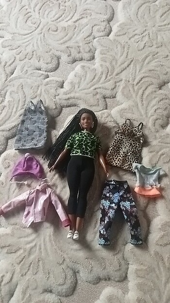 Zenci Barbie ve kıyafetleri