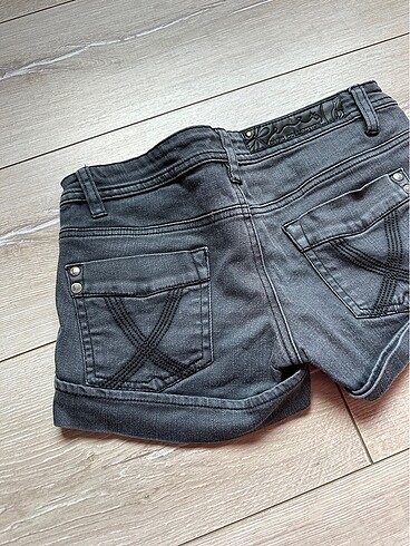34 Beden Stradivarius mini düşük bel jean şort