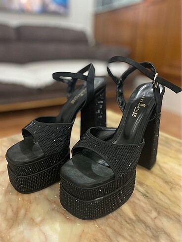Pelinin Ayakkabıları 37