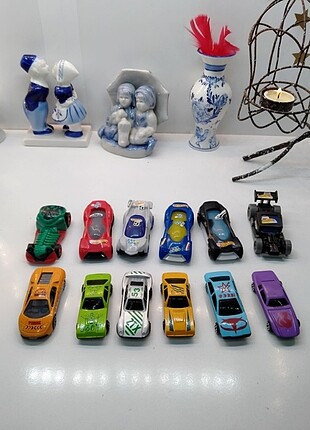 Burger hotwheels ve diğer araçlar 