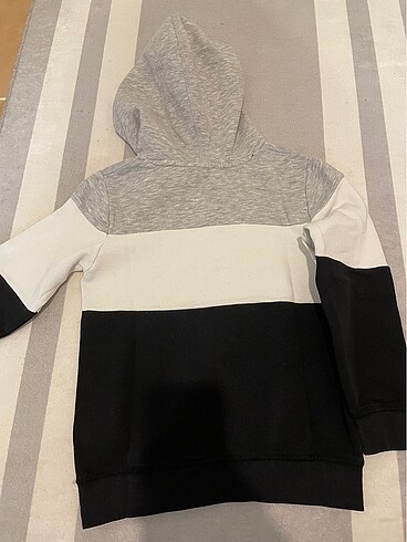 7 Yaş Beden H&M Sweatshirt Erkek Çocuk