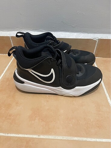 Nike Siyah Erkek Çocuk Basketbol Ayakkabisi DV8994-002 TEAM HUST