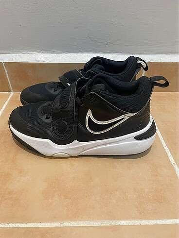 Nike Nike Siyah Erkek Çocuk Basketbol Ayakkabisi DV8994-002 TEAM HUST