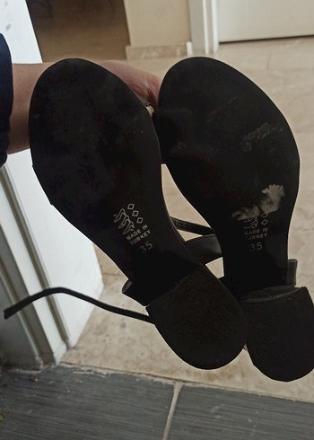 Siyah taşlı  Tokalı Dolgu Topuklu Ayakkabı - Görsel 4