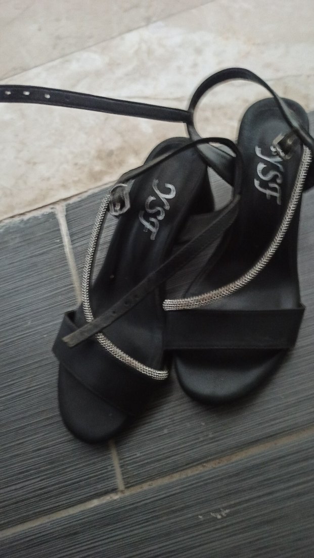 Siyah taşlı  Tokalı Dolgu Topuklu Ayakkabı - Görsel 3