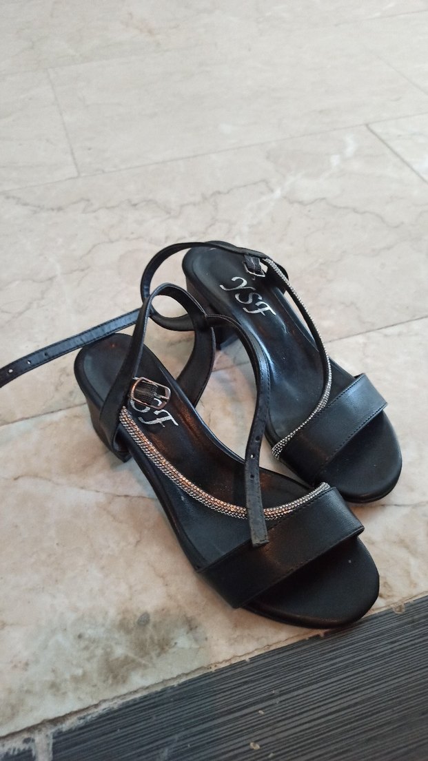 Siyah taşlı  Tokalı Dolgu Topuklu Ayakkabı - Görsel 2