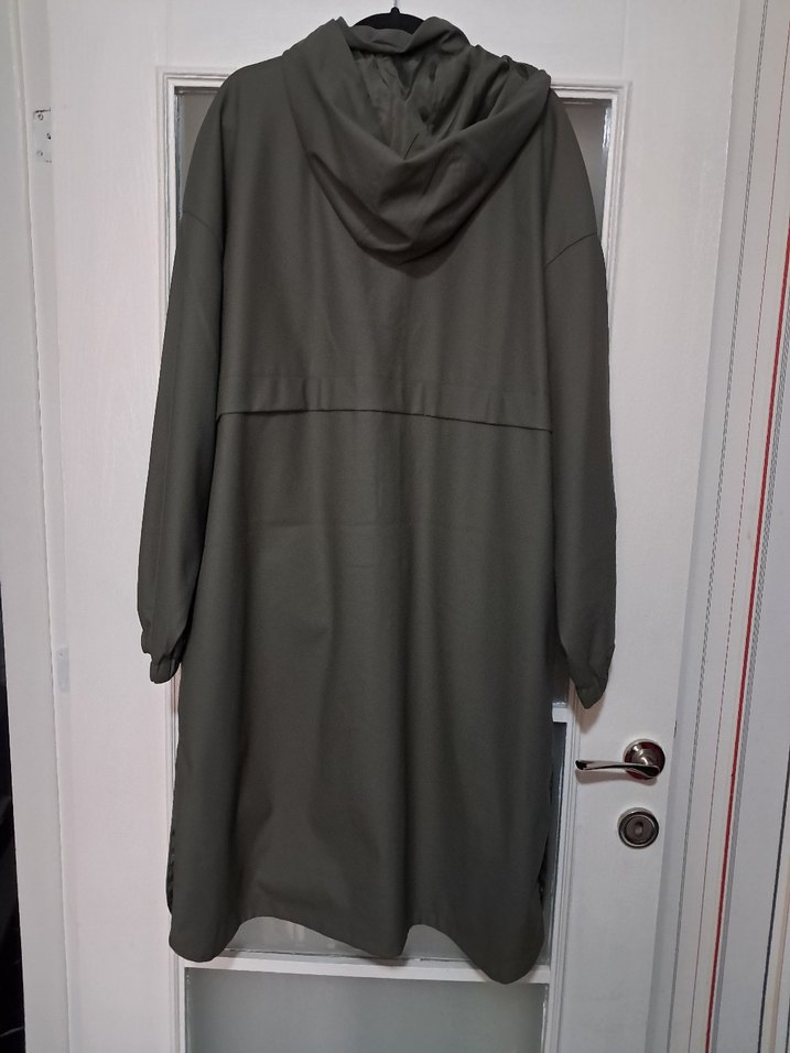 Haki Renklii Bol kesim Kapüşonlu Uzun Kadın Yağmurluk - Görsel 4