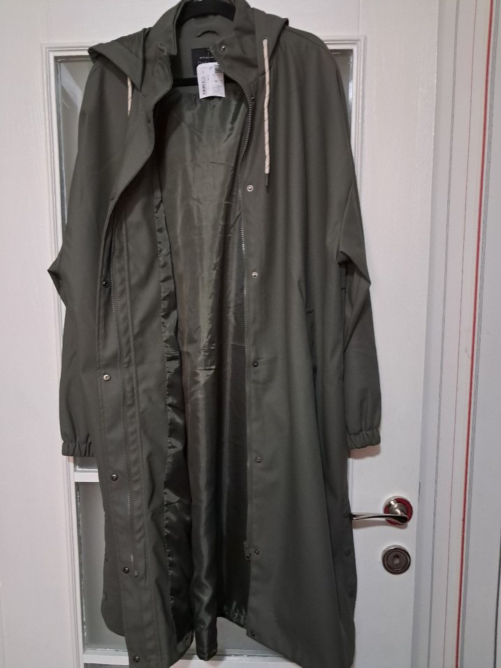 Haki Renklii Bol kesim Kapüşonlu Uzun Kadın Yağmurluk - Görsel 3