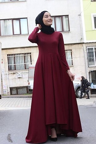 Arkası uzun elbise
