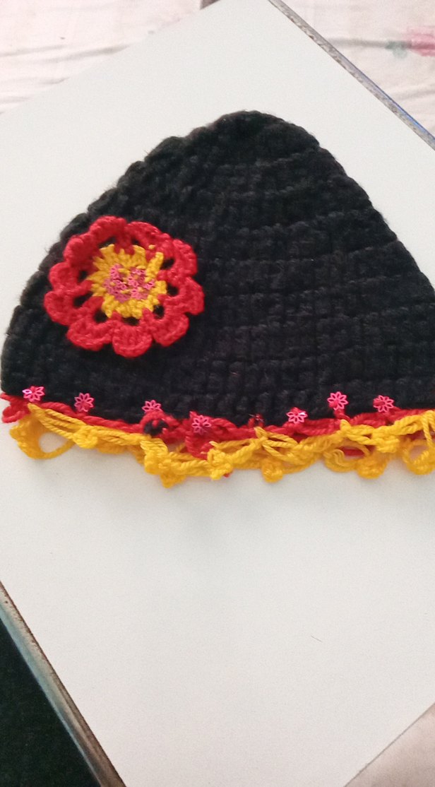 Renkli Çiçek Detaylı Örgü Kadın Bere - Görsel 3