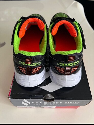 34 Beden Skechers çocuk spor ayakkabı