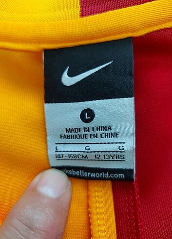 12-13 Yaş Beden kırmızı Renk Nike Galatasaray Ceket
