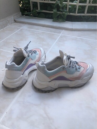 Zara Tinka Bell sneaker