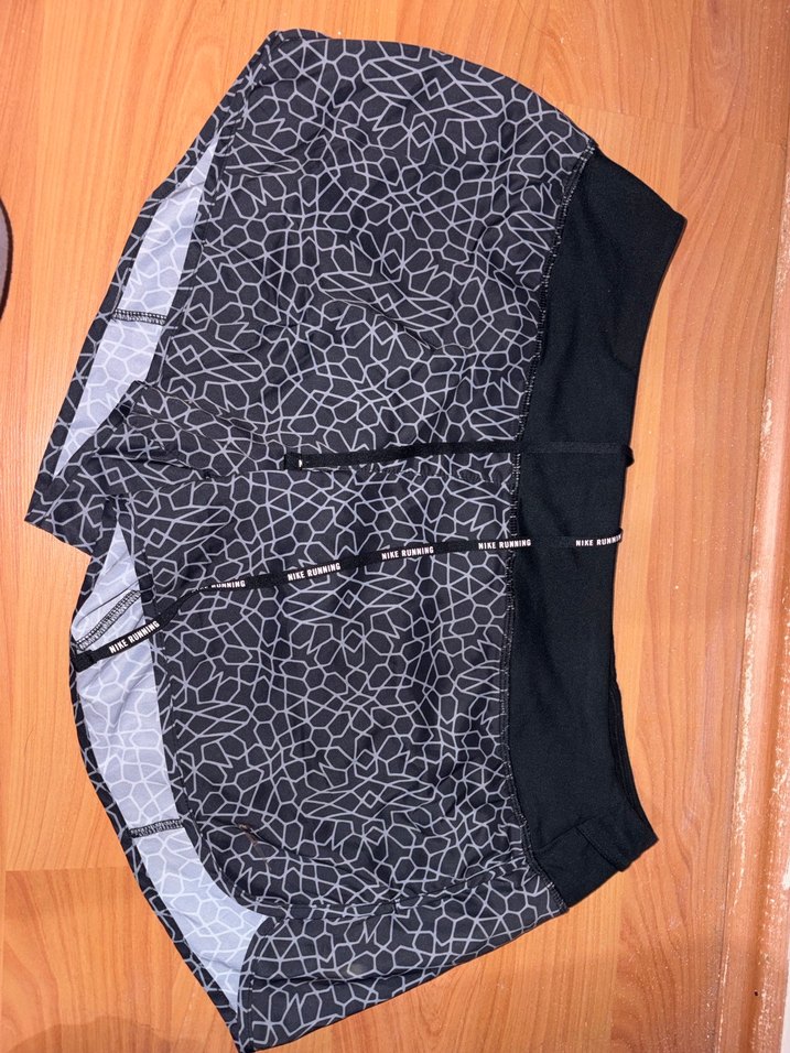 Nike Kadın Siyah Mini Şort - Görsel 2