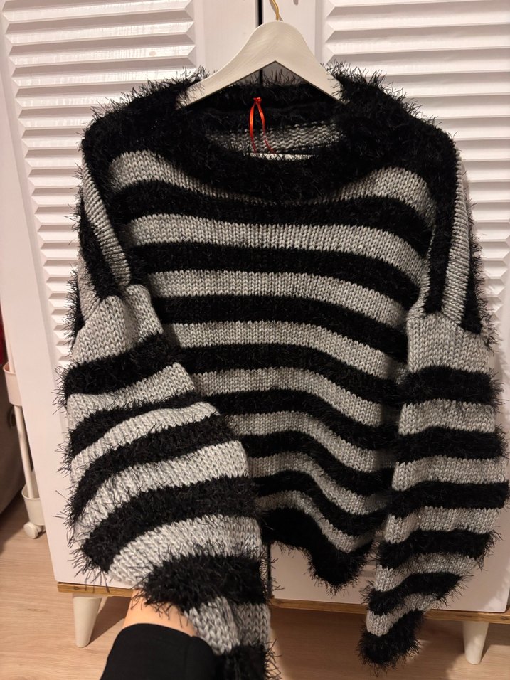 Kadın Siyah Gri Çizgili Örgü Kazak - Görsel 2