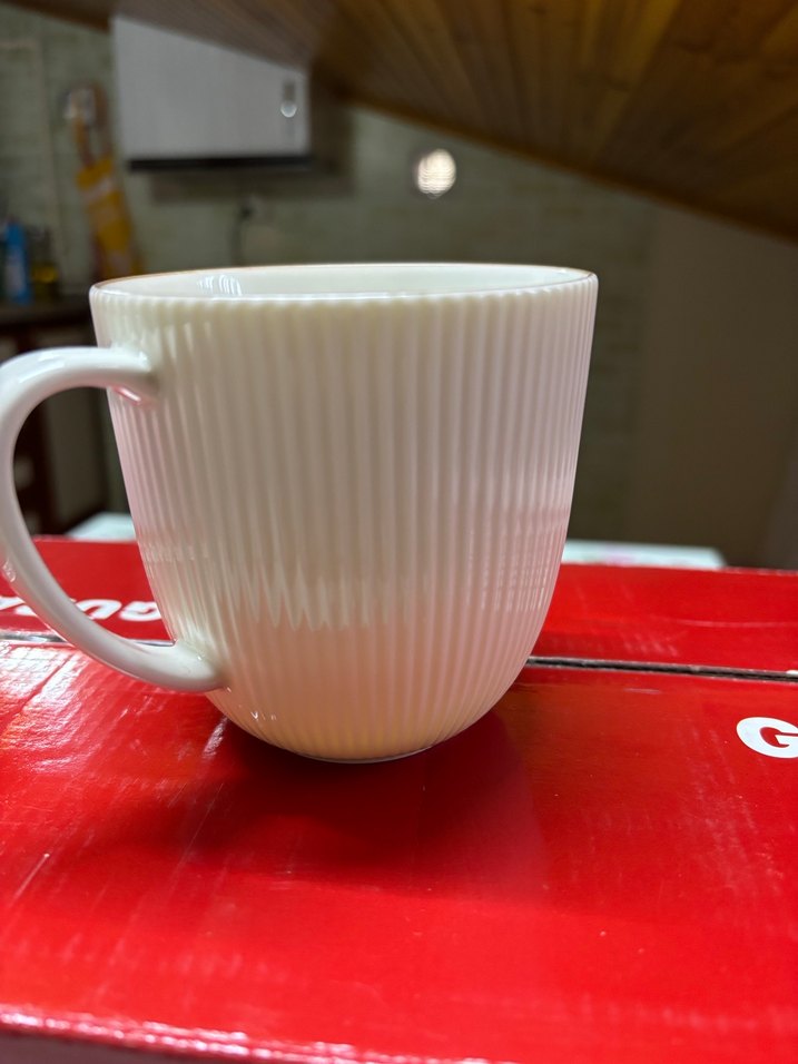 Beyaz Kabartmalı güral porselen Kupa - Görsel 3