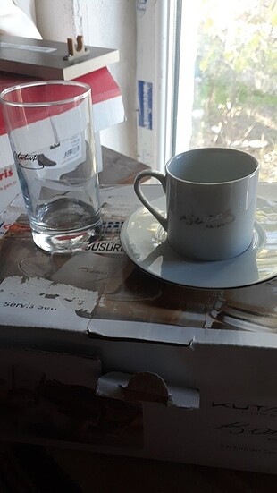  Beden beyaz Renk Tekli Ataturk imzali 1 kahve fincani 2 fincan tabagi kutahya po
