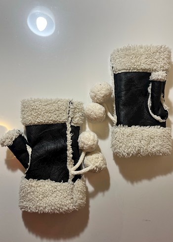 Beyaz Kürklü Gotik Kadın Eldiveni - Görsel 2