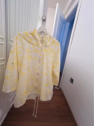 Üst trenchcoat