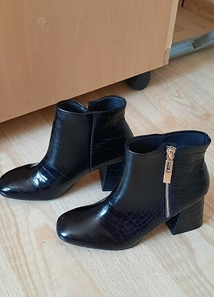 Topuklu bot stravidus marka sıfır 37 numara 