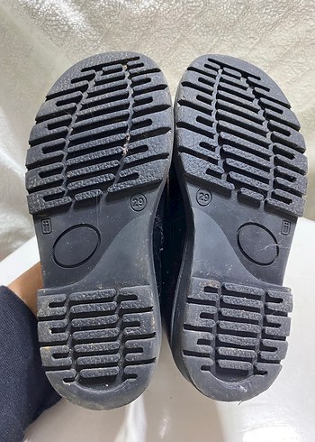 Kelebek Nakışlı Siyah Kız Botu - Görsel 4