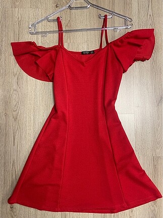 kırmızı belden oturan mini elbise