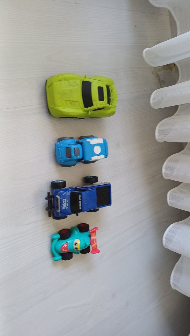 Renkli 4 Parça Oyuncak Araba Seti - Görsel 3