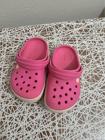 Pembe crocs terlik