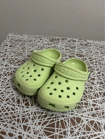 Yeşil crocs terlik
