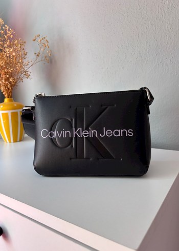 Calvin Klein Siyah Deri Kadın Çapraz Çanta