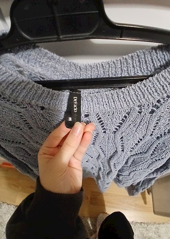 Mavi Delikli Kadın Kazak - Görsel 2