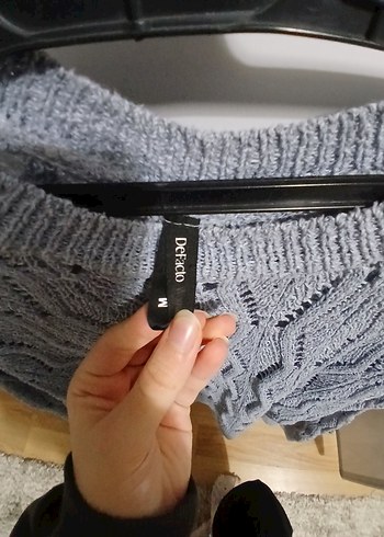 Mavi Delikli Kadın Kazak - Görsel 3