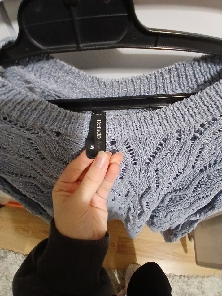 Mavi Delikli Kadın Kazak - Görsel 2