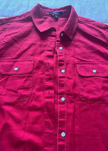 Kırmızı Düğmeli Keten Kadın Gömlek - Görsel 3