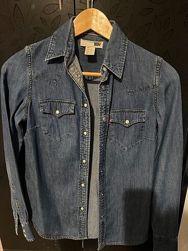 Levis Gomlek
