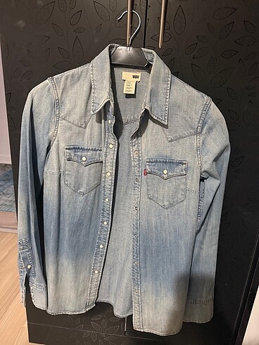 Levis Gomlek