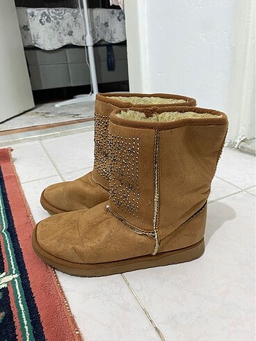 40 numara 1 kere giyilmiş ugg