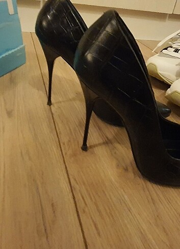 Network stiletto ayakkabi