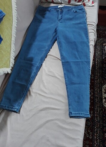 Kullanılmamış 2 adet LİKRALI bayan kot pantolon