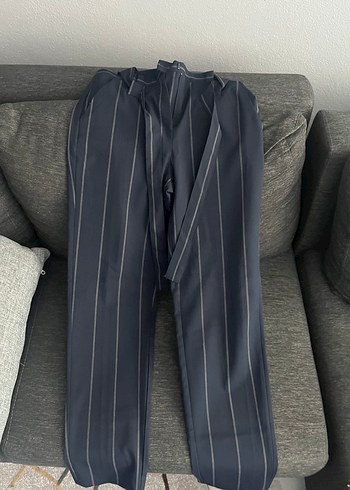 Kadın Gri Kemerli Kumaş Pantolon
