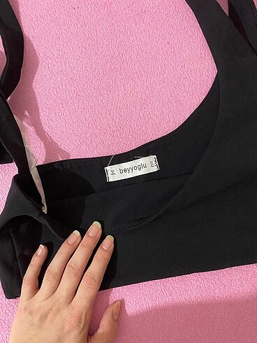 Siyah Crop
