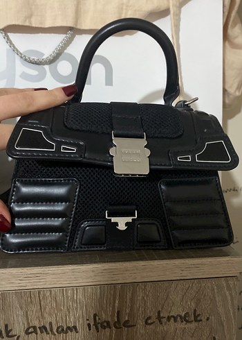 Siyah Deri Tokalı Gotik Kadın Çantası - Görsel 5