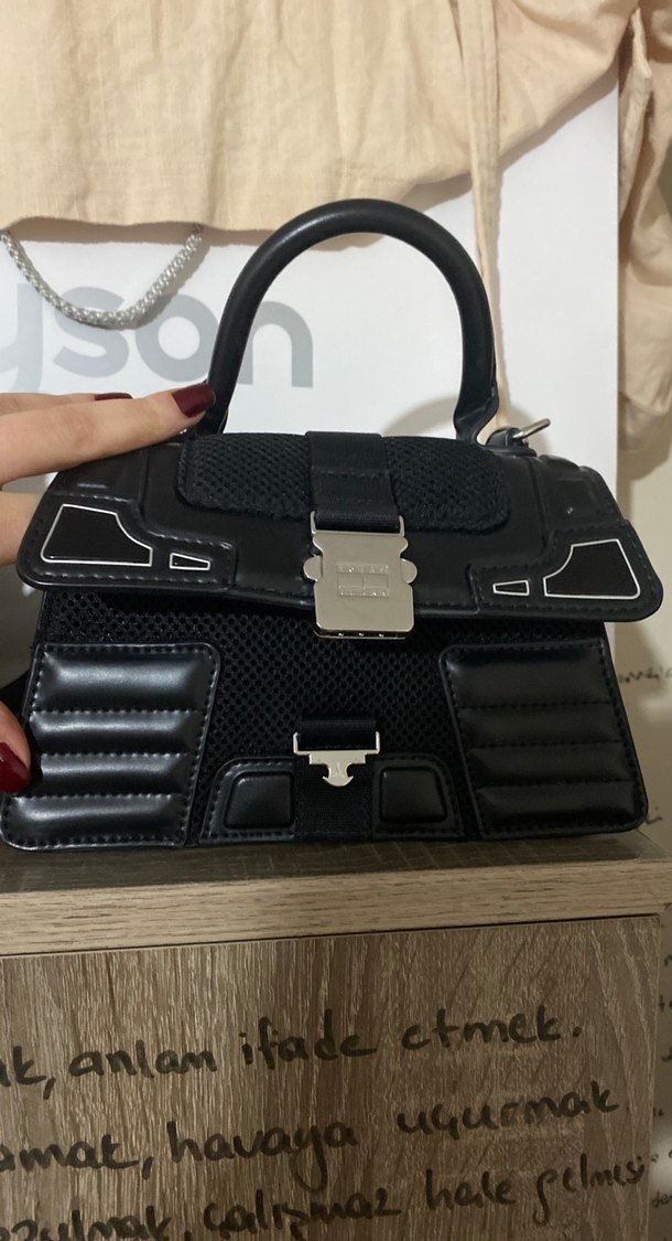 Siyah Deri Tokalı Gotik Kadın Çantası - Görsel 5