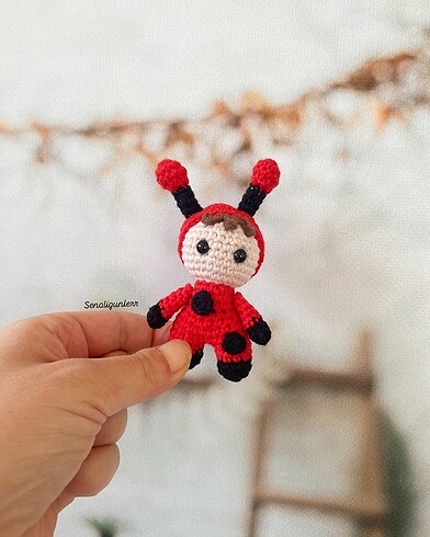 Böcük Zumi Amigurumi Anahtarlık Bebek