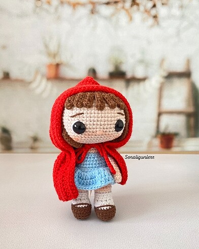 Amigurumi Kırmızı Başlıklı Kız Bebek