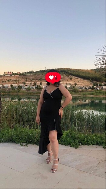 Diğer Derin yırtmaçlı gece elbisesi